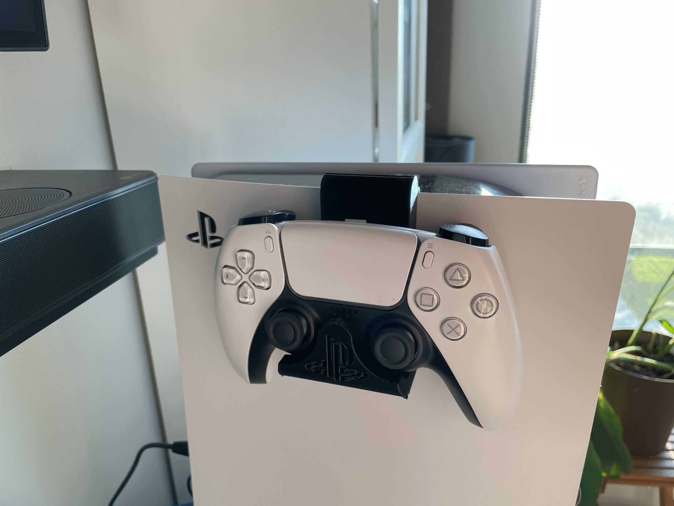 Nosač džojstika na PS5 konzoli