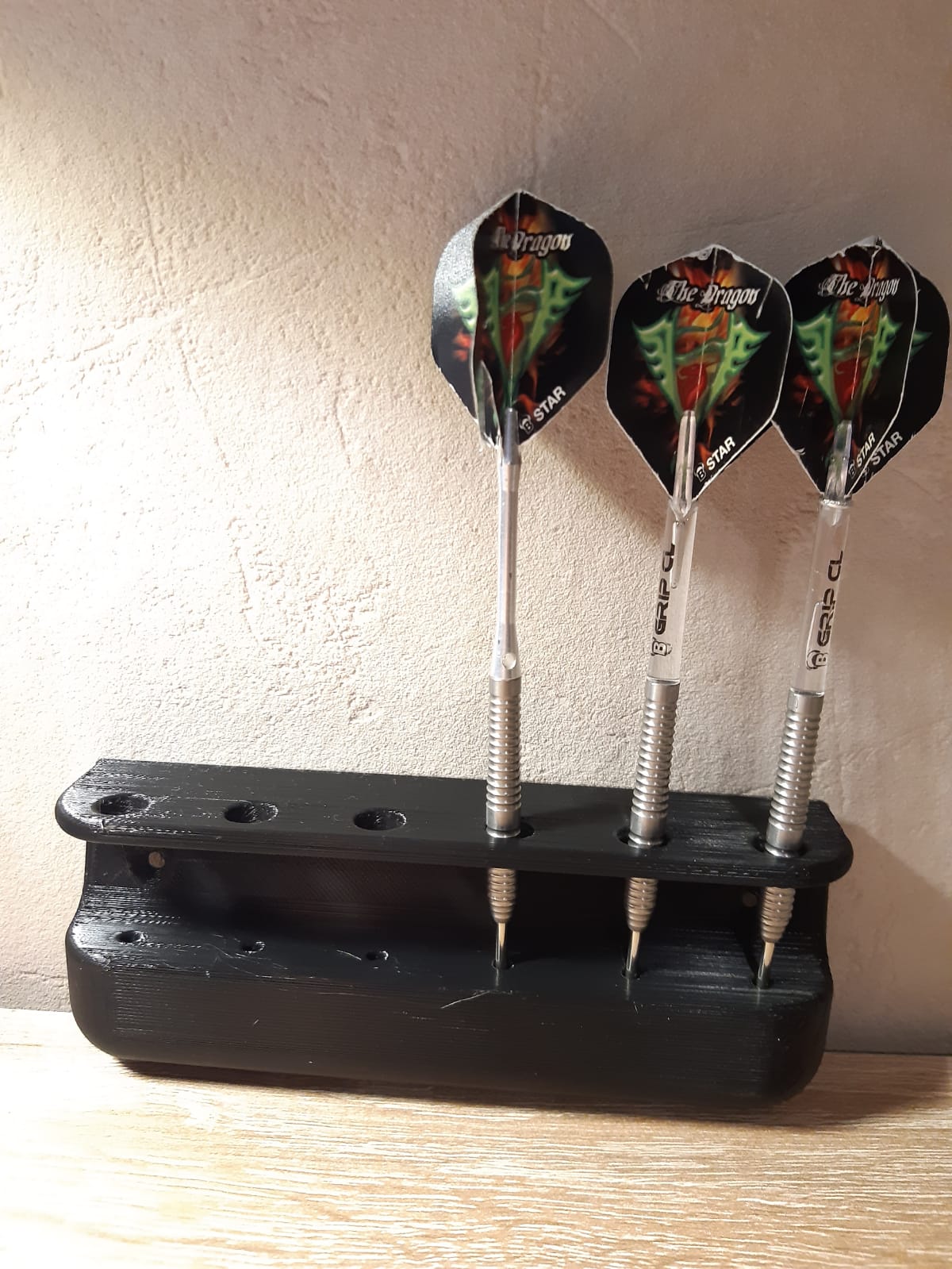 Zidni držač 6 strelica za pikado - Slika 3