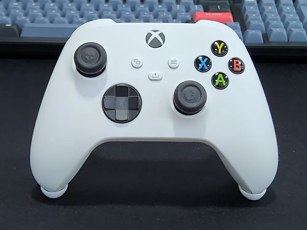 Univerzalni nevidljivi držač XBOX kontrolera