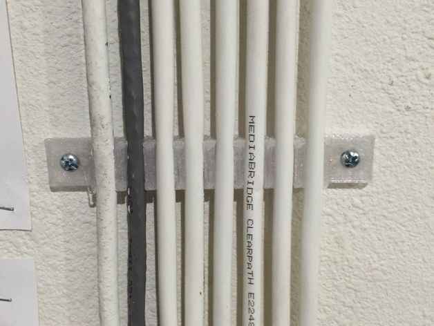 Drzač internet kabla na zidu