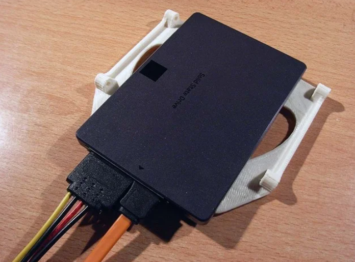 Adapter za HDD 2.5" na 3.5" ili SSD