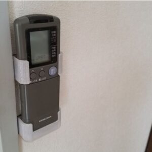 Zidni držač daljinskog upravljača