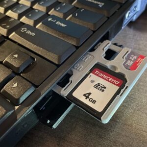 Držač micro SD i SD kartica u vidu PCMCIA kartica