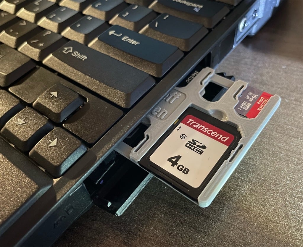 Držač micro SD i SD kartica u vidu PCMCIA kartica