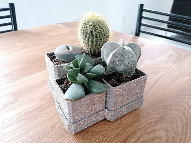 Četiri male saksije