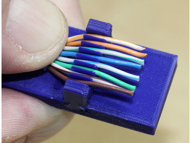 Držač - česalj za internet kabl