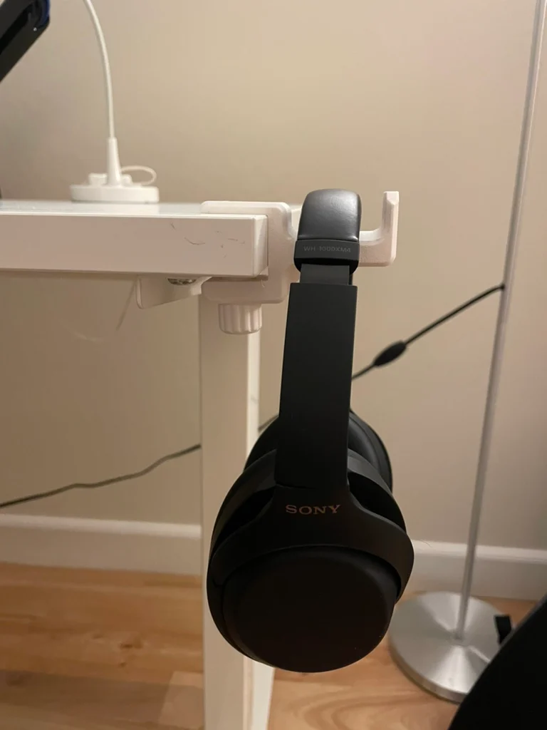 Držač slušalica - stega na stolu