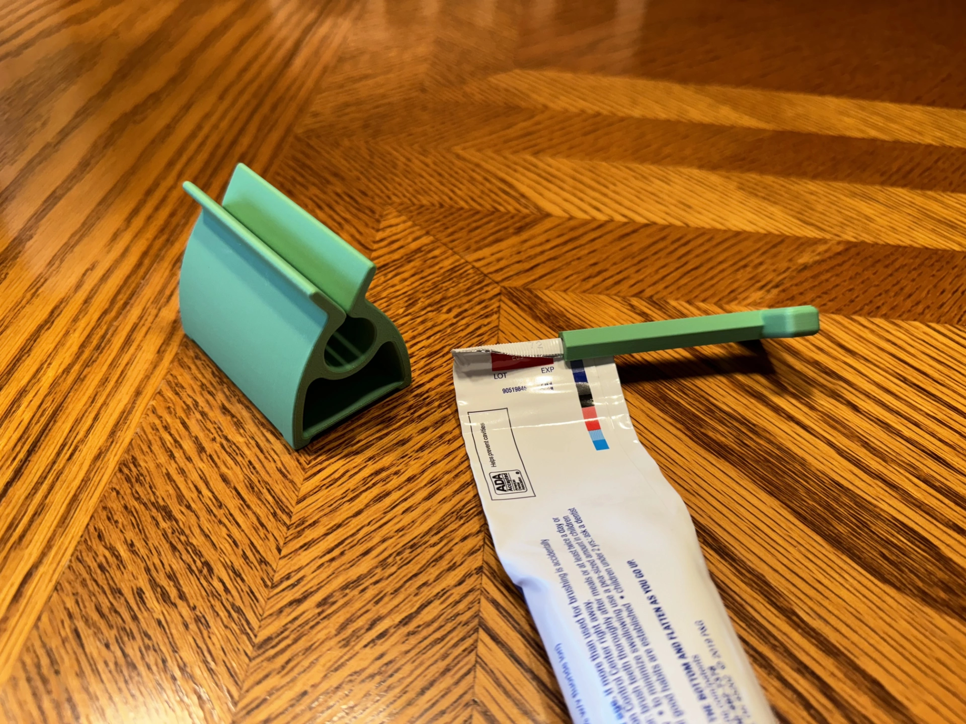 Držač paste za zube i istiskivač - Slika 3