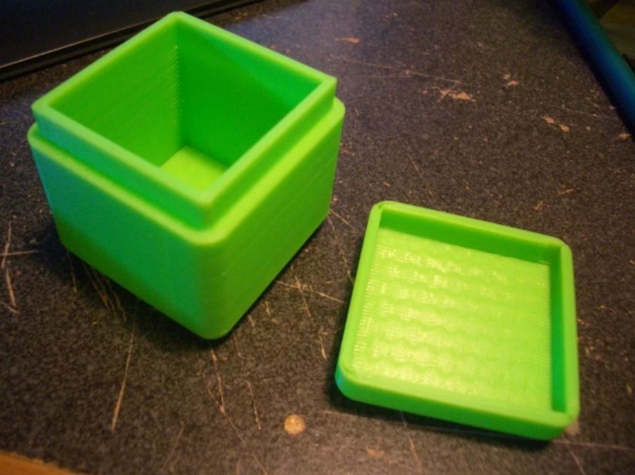 Mala kutijica sa poklopcem