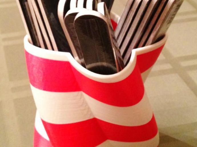 Spiralna posuda za turpije, olovke i drugo