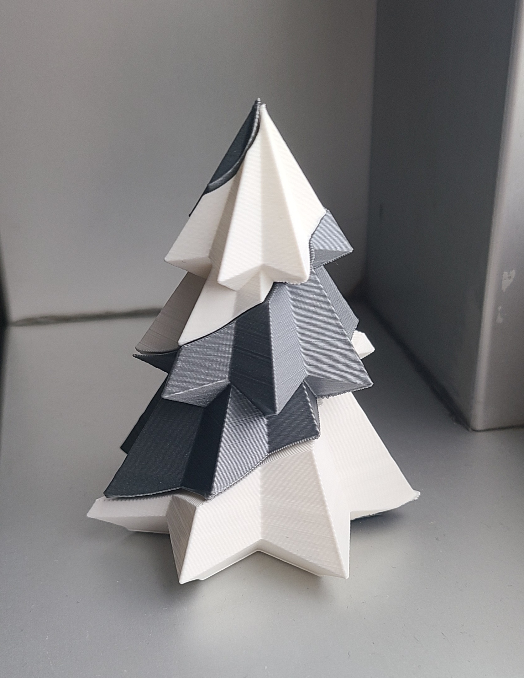 Dvobojna spiralna novogodišnja jelkica