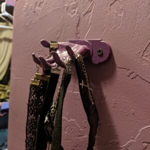 Zidni čiviluk u obliku ruke