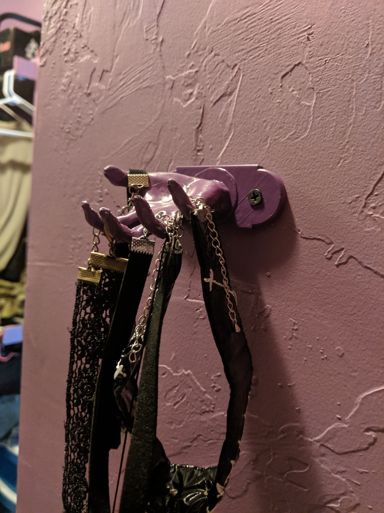 Zidni čiviluk u obliku ruke