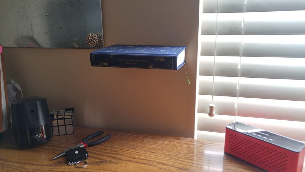 Skrivena polica za knjigu