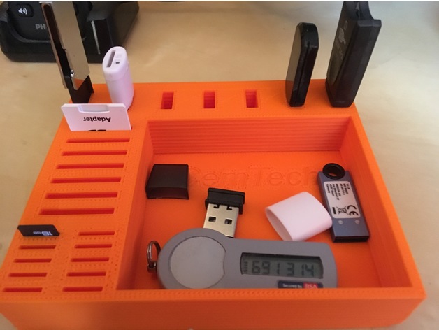 Organizator za USB, MicroSD i SD kartice