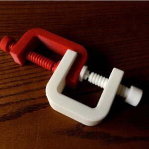 Mala stega od plastike