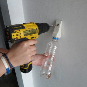 Sakupljač praha tokom bušenja rupa u zidu