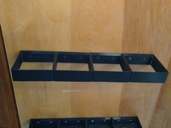 Alternative view of Držač koji se šrafi na stranicama kuhinje