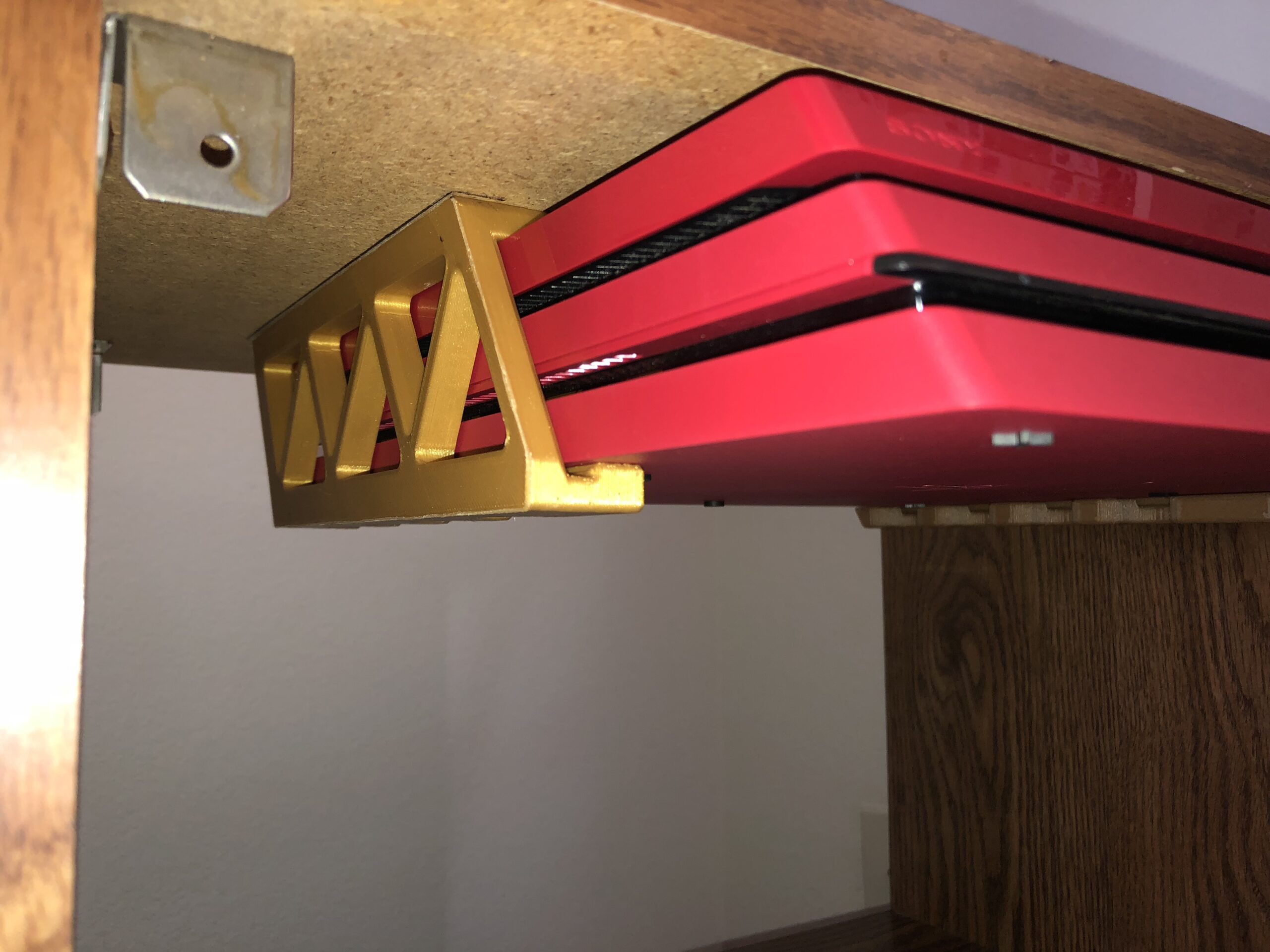 Nosac konzole ispod stola za PS4 Pro