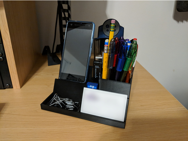 Stoni organizator sa postoljem za telefon