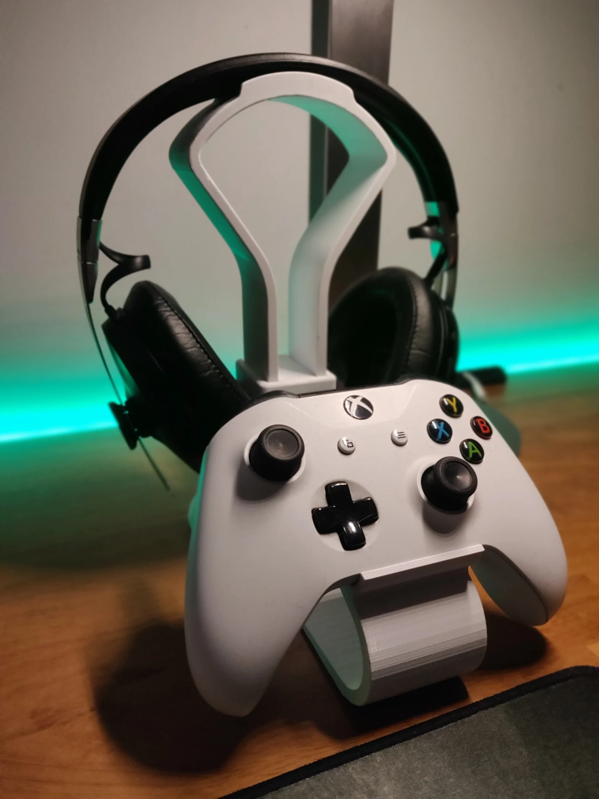 Stalak za slušalice i kontroler Xbox One