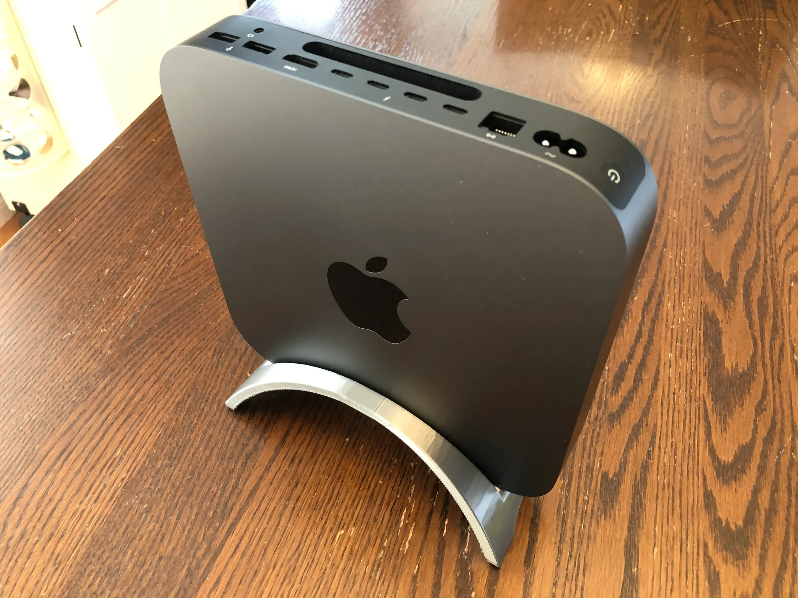Elegantni vertikalni držač za Mac Mini