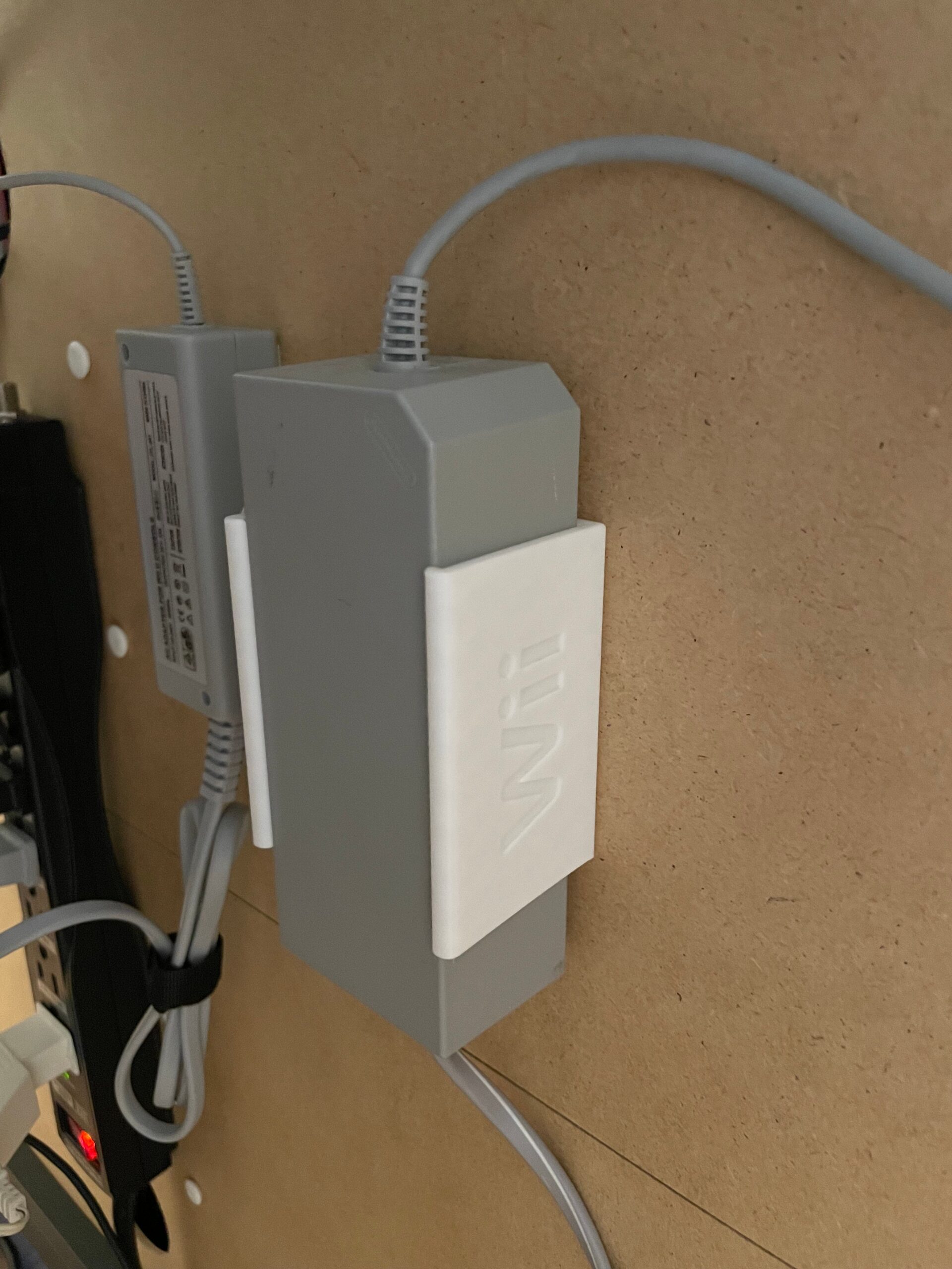 Zidni držač Wii PSU punjača