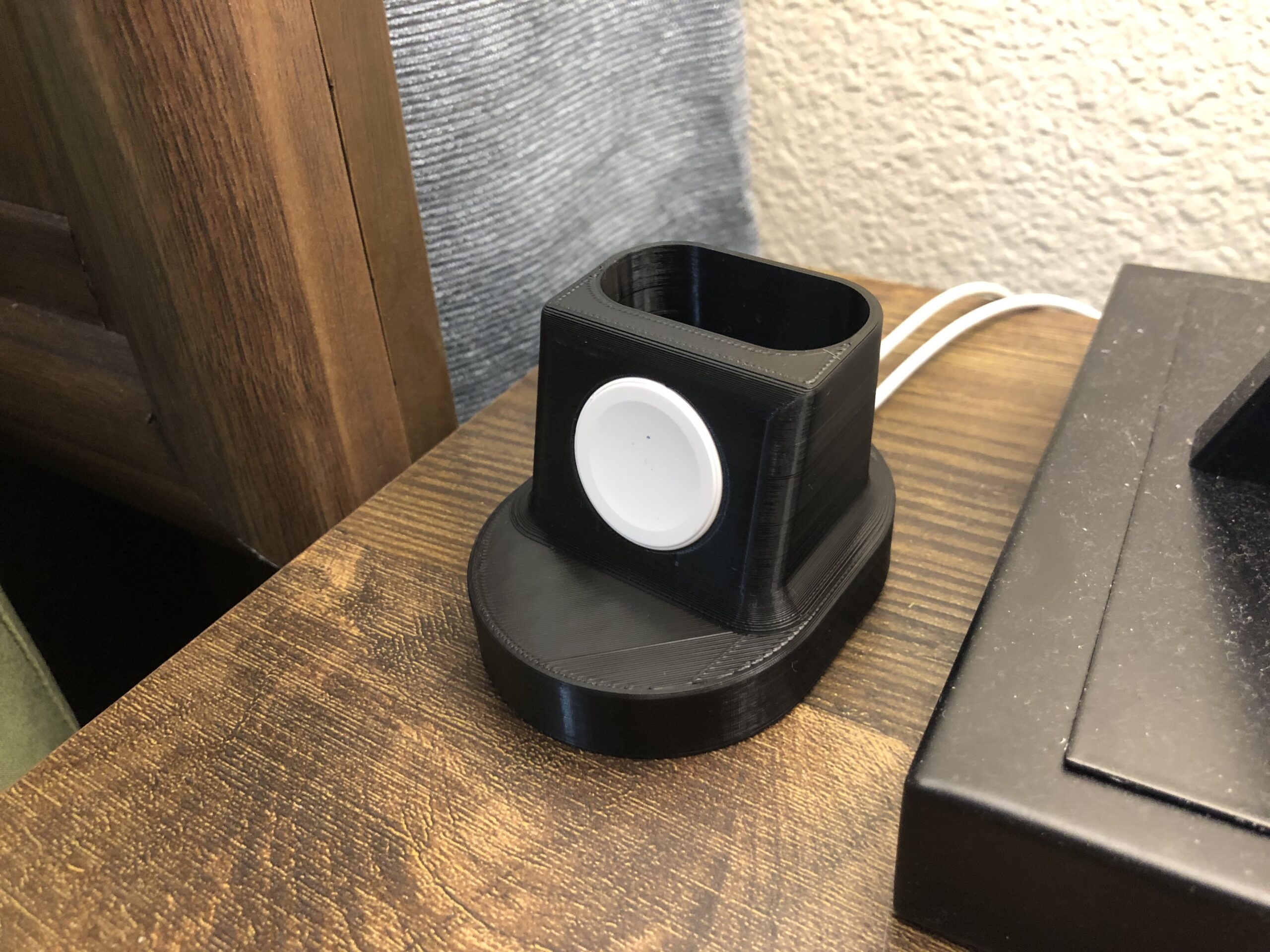 Plastični držač za AirPods i Apple Watch - Slika 3