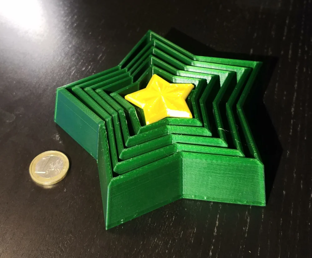 Elegantna mala novogodišnja jelka od plastike - Slika 2