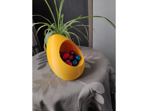 Uskršnja činija u obliku jajeta