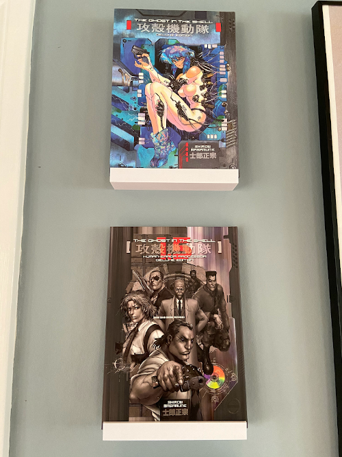 Zidni držač za knjige ili stripove