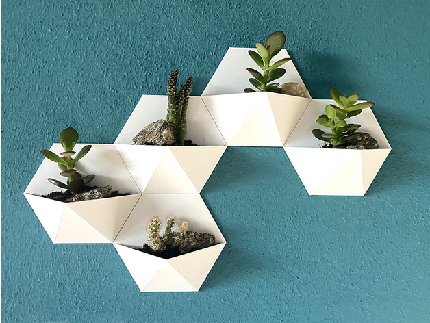 Mala elegantna zidna vaza ili saksija