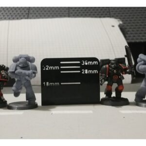 Mali lenjir za merenje figurica