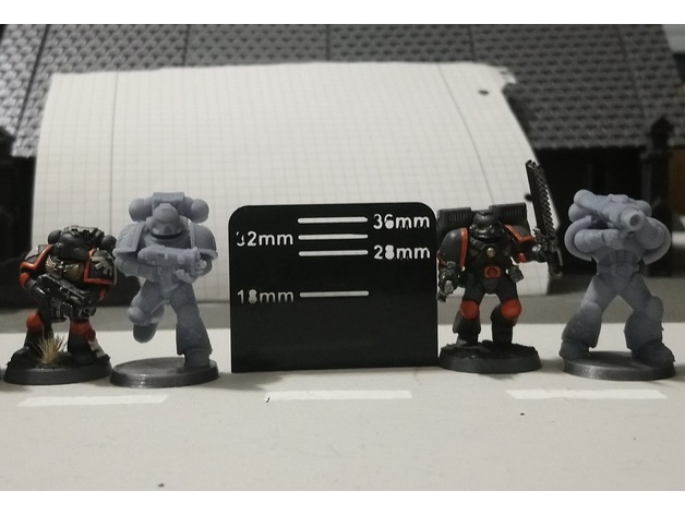 Mali lenjir za merenje figurica