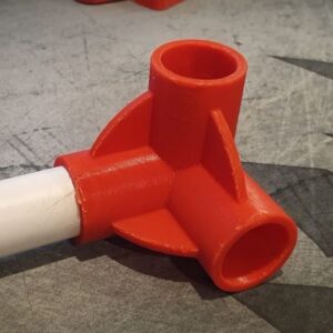 Ugaoni držač za PVC cevi