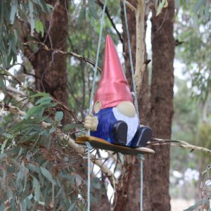 Mali vrtni patuljak od plastike