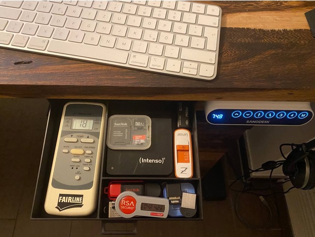 Male fioke ispod stola od plastike - Slika 2