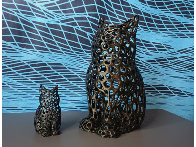 Mačka od plastike – ukras