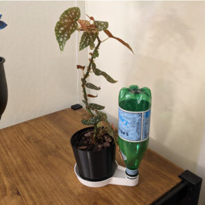 Alternative view of Posuda za navodnjavanje biljaka u saksijama