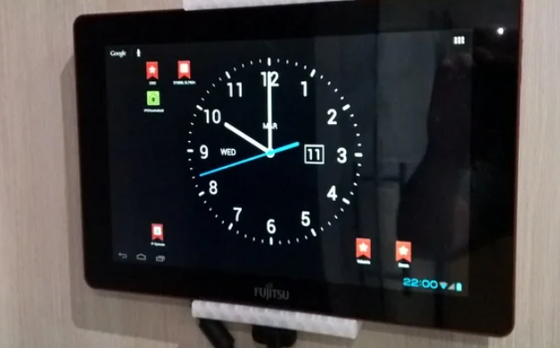 Univerzalni podesivi zidni nosač tableta