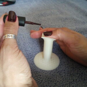 Stalak za lakiranje noktiju